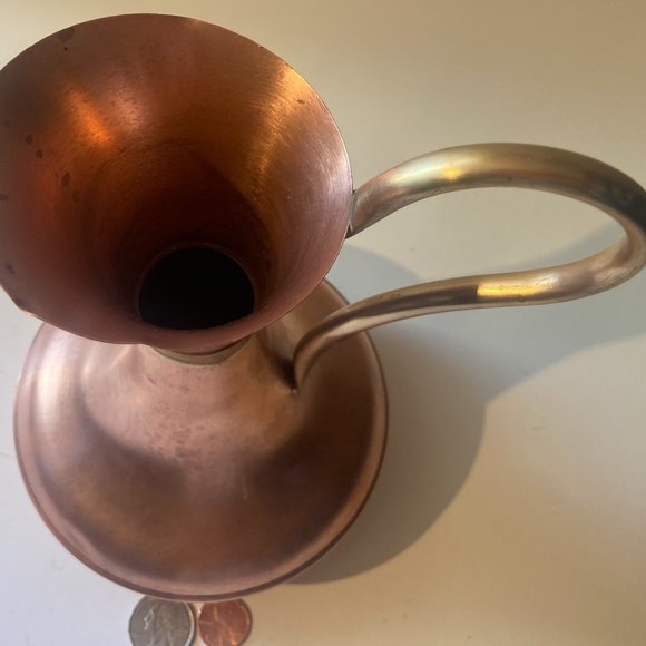 Vintage Metal Copper and Brass Serving Pitcher, 9" x 6", Made in England - Picture 3 of 5